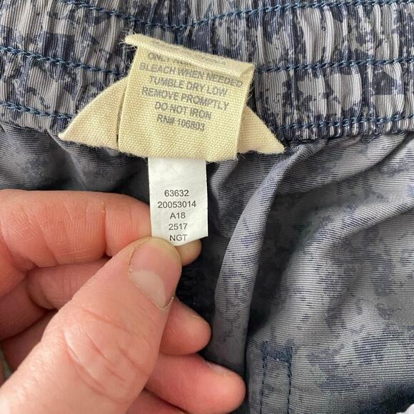 Duluth Trading Co. Dark Blue Floral Print Go-Go Elastic Waist Shorts Size Large - Picture 7 of 9